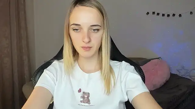 Snapshot of RouseReed chatting on November 12, 1:04 pm RouseReed online show from November 12, 1:04 pm