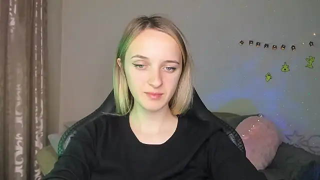 Snapshot of RouseReed chatting on October 29, 1:10 pm RouseReed online show from October 29, 1:10 pm