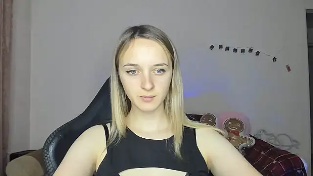 Snapshot of RouseReed chatting on December 4, 12:59 pm RouseReed online show from December 4, 12:59 pm