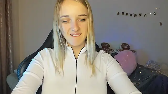 Snapshot of RouseReed chatting on November 16, 1:05 pm RouseReed online show from November 16, 1:05 pm