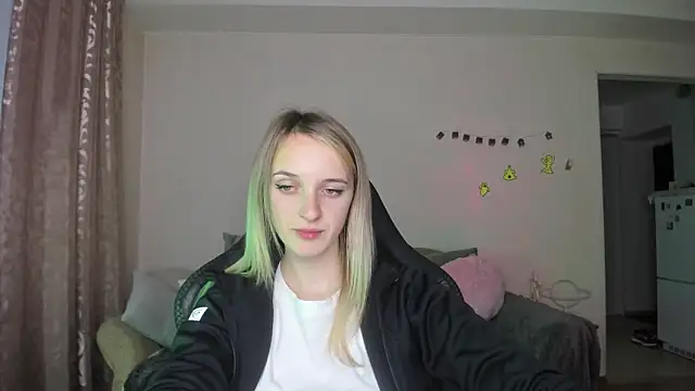 Snapshot of RouseReed chatting on November 1, 1:27 pm RouseReed online show from November 1, 1:27 pm