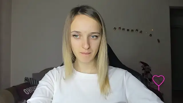 Snapshot of RouseReed chatting on December 16, 1:04 pm RouseReed online show from December 16, 1:04 pm