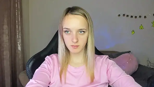 Snapshot of RouseReed chatting on November 4, 1:04 pm RouseReed online show from November 4, 1:04 pm