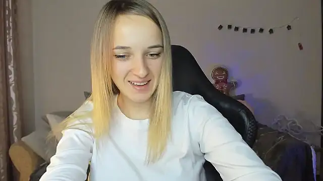 Snapshot of RouseReed chatting on November 18, 7:22 am RouseReed online show from November 18, 7:22 am