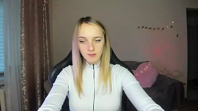 Snapshot of RouseReed chatting on October 27, 12:39 pm RouseReed online show from October 27, 12:39 pm