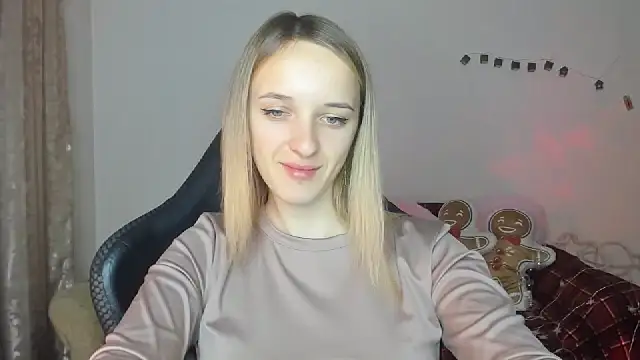 Snapshot of RouseReed chatting on December 1, 1:01 pm RouseReed online show from December 1, 1:01 pm