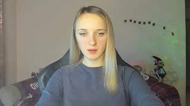 Snapshot of RouseReed chatting on December 14, 1:06 pm RouseReed online show from December 14, 1:06 pm