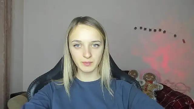 Snapshot of RouseReed chatting on December 2, 1:13 pm RouseReed online show from December 2, 1:13 pm