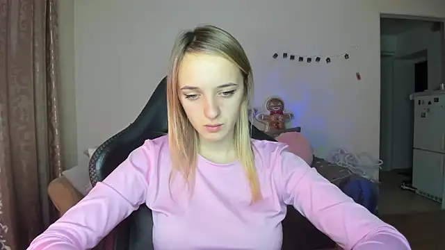 Snapshot of RouseReed chatting on November 17, 7:23 am RouseReed online show from November 17, 7:23 am