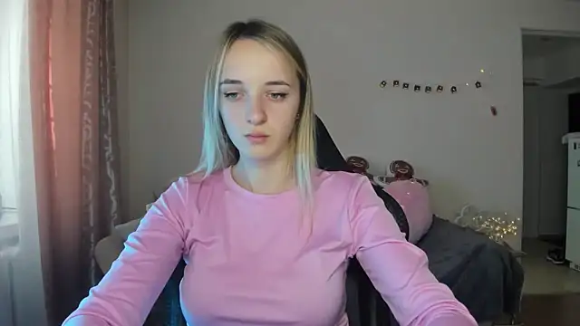 Snapshot of RouseReed chatting on November 14, 7:34 am RouseReed online show from November 14, 7:34 am