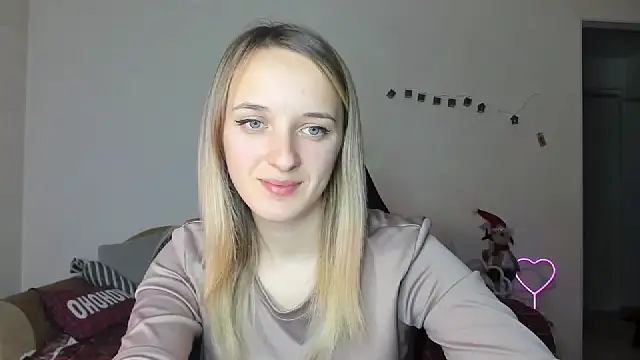 Snapshot of RouseReed chatting on December 15, 1:17 pm RouseReed online show from December 15, 1:17 pm