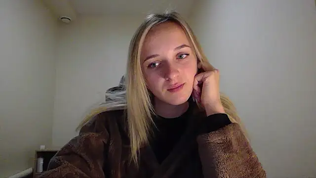 Snapshot of RouseReed chatting on October 18, 5:09 am RouseReed online show from October 18, 5:09 am