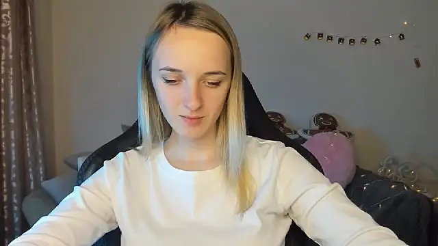 Snapshot of RouseReed chatting on November 15, 1:37 pm RouseReed online show from November 15, 1:37 pm