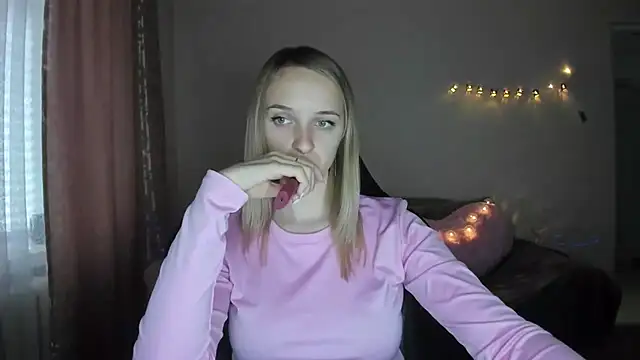 Snapshot of RouseReed chatting on November 11, 12:44 pm RouseReed online show from November 11, 12:44 pm