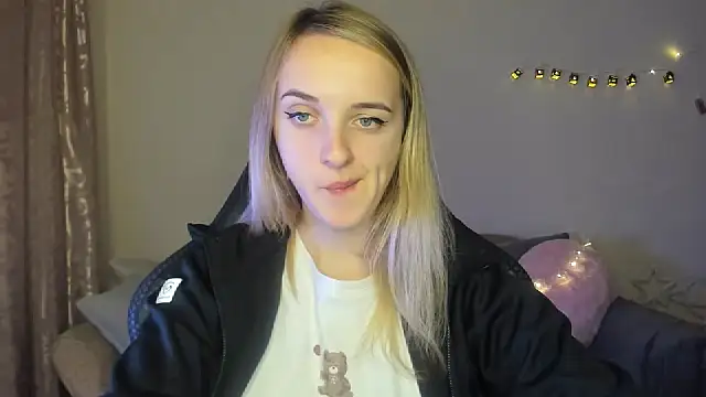 Snapshot of RouseReed chatting on October 24, 10:47 am RouseReed online show from October 24, 10:47 am