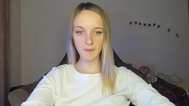 Snapshot of RouseReed chatting on December 3, 1:21 pm RouseReed online show from December 3, 1:21 pm