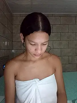 Snapshot of By_Aninha chatting on February 14, 10:26 am By Aninha online show from February 14, 10:26 am