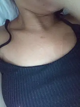 Snapshot of By_Aninha chatting on February 28, 9:42 am By Aninha online show from February 28, 9:42 am