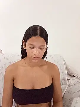 Snapshot of By_Aninha chatting on October 7, 10:33 pm By Aninha online show from October 7, 10:33 pm