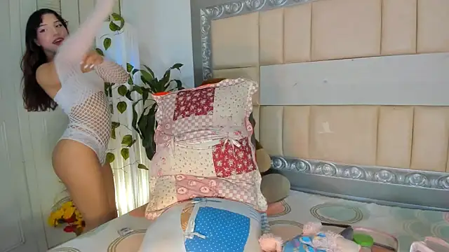 GingerDollx online show from December 5, 9:01 pm