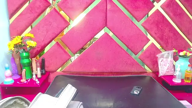 Snapshot of Sweet_Annyy chatting on October 24, 12:48 pm Sweet Annyy online show from October 24, 12:48 pm