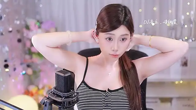 Snapshot of SleepArtist chatting on September 15, 2:17 pm SleepArtist online show from September 15, 2:17 pm