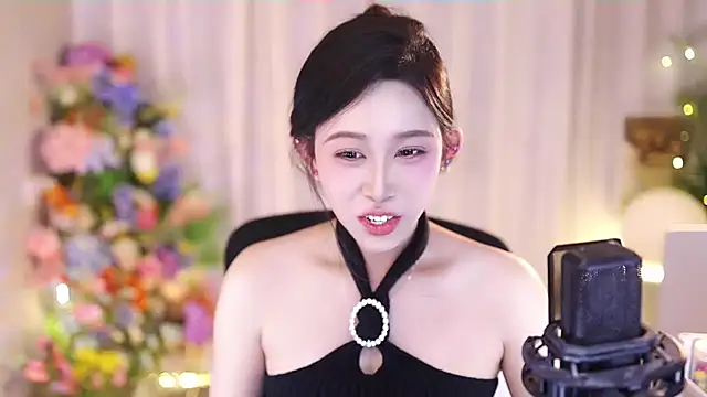 Snapshot of SleepArtist chatting on March 6, 8:16 pm SleepArtist online show from March 6, 8:16 pm