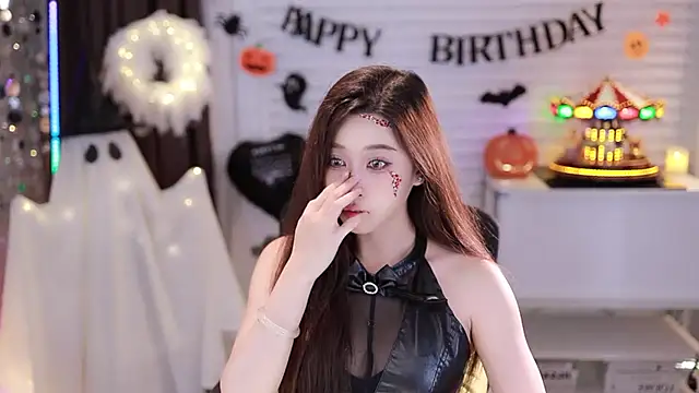 Snapshot of SleepArtist chatting on October 31, 12:02 pm SleepArtist online show from October 31, 12:02 pm