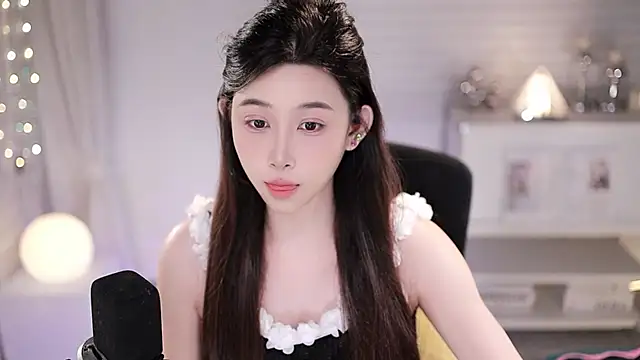 Snapshot of SleepArtist chatting on July 23, 2:35 pm SleepArtist online show from July 23, 2:35 pm