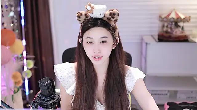 Snapshot of SleepArtist chatting on November 13, 6:45 pm SleepArtist online show from November 13, 6:45 pm