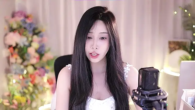 Snapshot of SleepArtist chatting on February 28, 4:20 pm SleepArtist online show from February 28, 4:20 pm