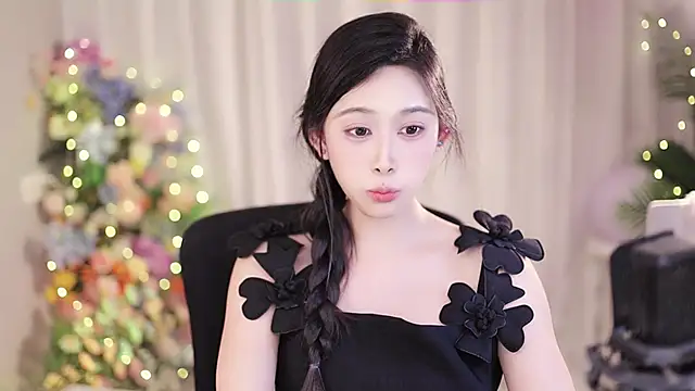 Snapshot of SleepArtist chatting on February 20, 4:47 pm SleepArtist online show from February 20, 4:47 pm