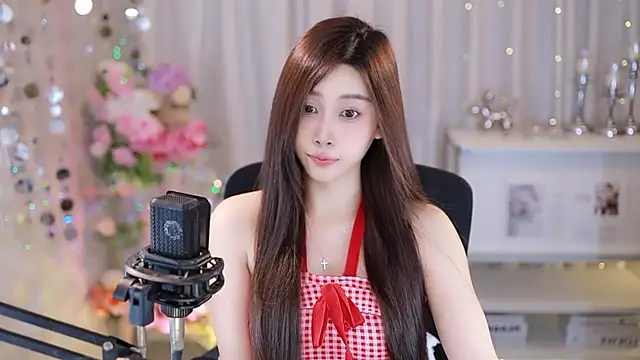 Snapshot of SleepArtist chatting on September 9, 10:25 am SleepArtist online show from September 9, 10:25 am