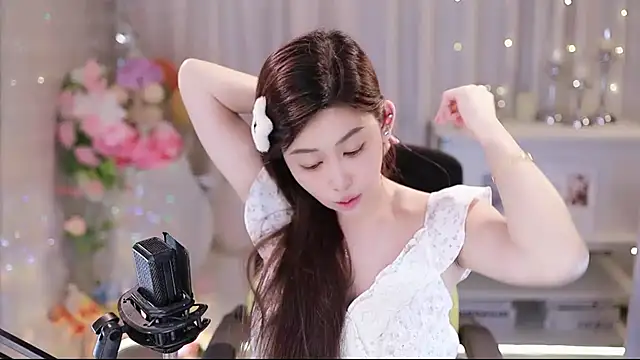 Snapshot of SleepArtist chatting on October 22, 2:33 am SleepArtist online show from October 22, 2:33 am