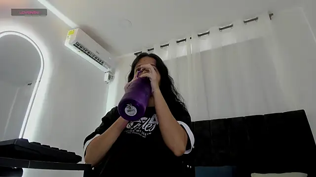 lexyfyre online show from April 16, 11:44 am