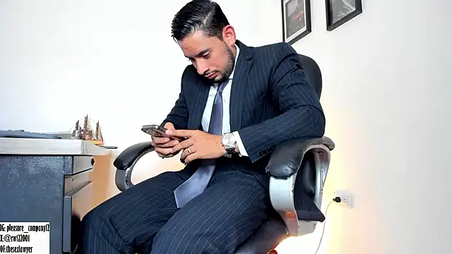 Snapshot of thesexlawyer1 chatting on February 15, 10:00 pm thesexlawyer1 online show from February 15, 10:00 pm