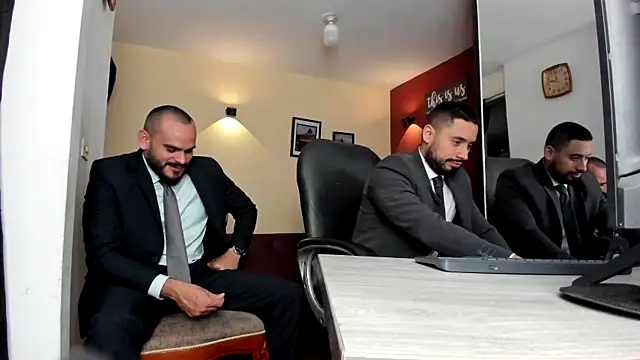 Snapshot of thesexlawyer1 chatting on June 5, 4:28 am thesexlawyer1 online show from June 5, 4:28 am