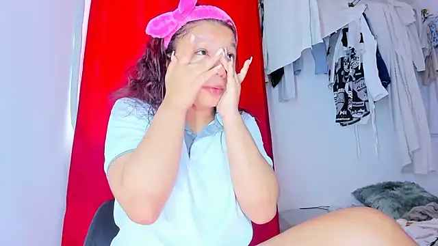 Emily Coper18 online show from November 29, 1:33 pm