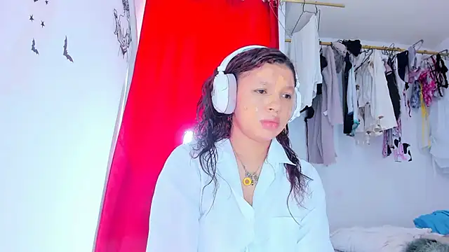 Emily Coper18 online show from December 14, 2:00 pm