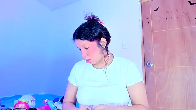Emily Coper18 online show from June 2, 1:44 pm