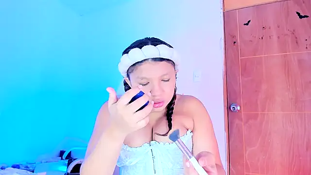 Emily Coper18 online show from April 19, 2:07 pm