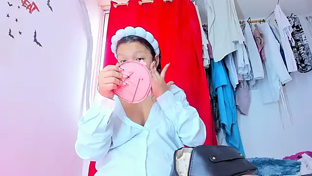 Emily Coper18 online show from November 20, 1:23 pm