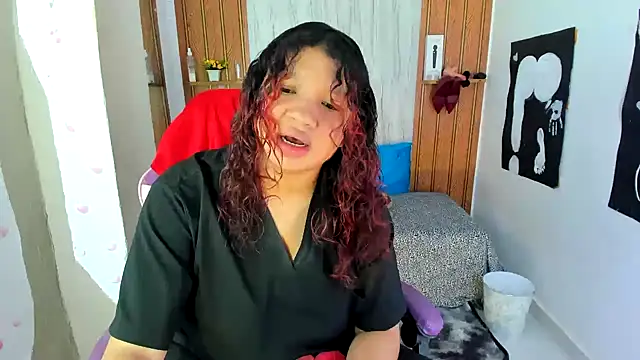Snapshot of Emily_Coper18 chatting on July 6, 1:51 pm Emily Coper18 online show from July 6, 1:51 pm