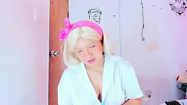 Emily Coper18 online show from March 13, 1:49 pm