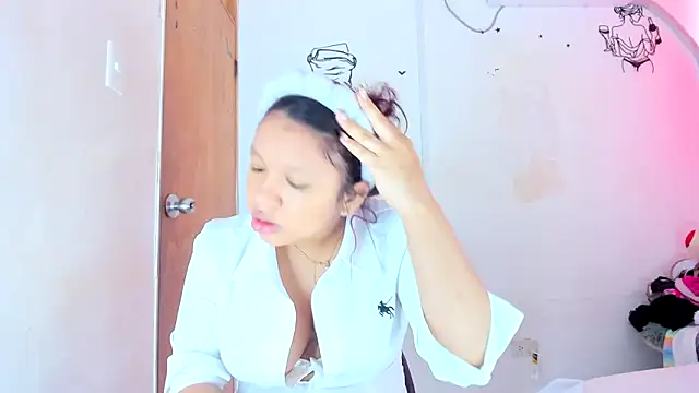 Emily Coper18 online show from March 12, 1:48 pm