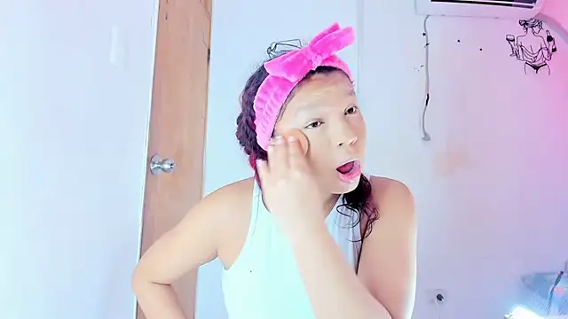 Emily Coper18 online show from March 14, 2:01 pm