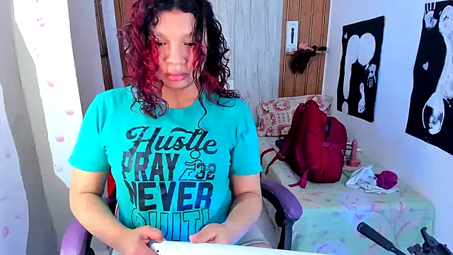 Snapshot of Emily_Coper18 chatting on July 10, 1:44 pm Emily Coper18 online show from July 10, 1:44 pm