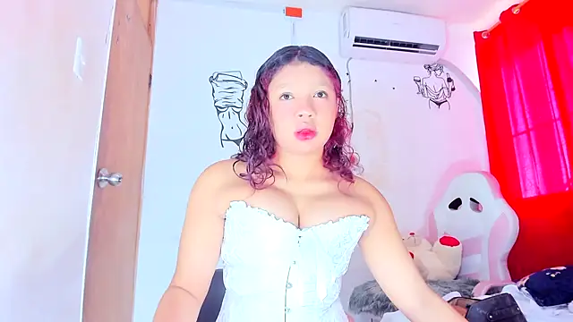 Emily Coper18 online show from February 14, 1:44 pm