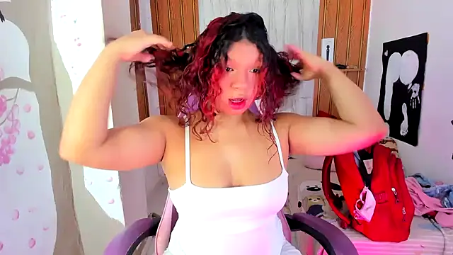 Snapshot of Emily_Coper18 chatting on June 29, 1:55 pm Emily Coper18 online show from June 29, 1:55 pm