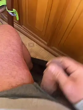 Snapshot of Angeloggaa chatting on December 2, 9:41 am Angeloggaa online show from December 2, 9:41 am